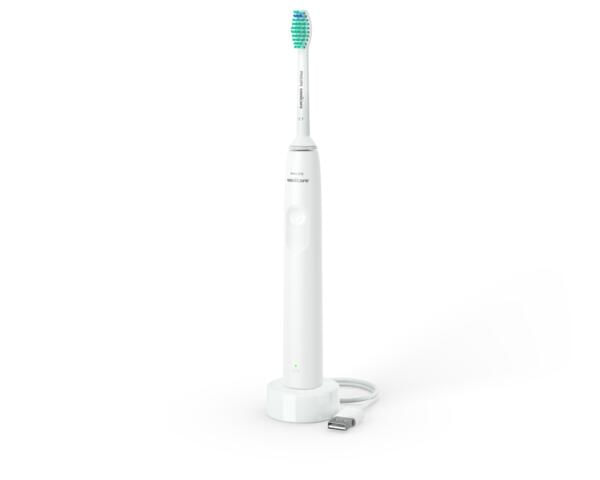 Nuevo cepillo de dientes eléctrico sobre un soporte de carga sobre